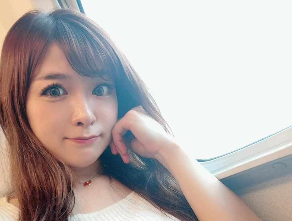 ただいま、岐阜に向かっています🚅今日は中津川でイベント、 そして明日から九州ツアーです❣️